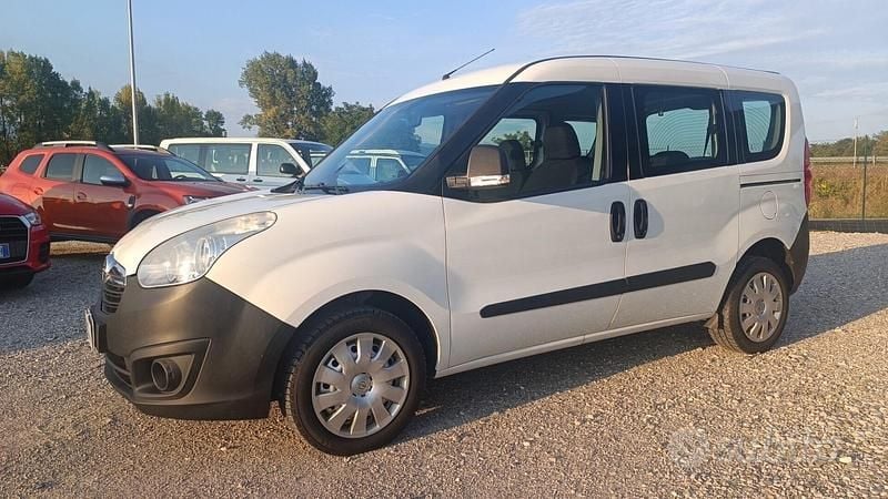 Usata Opel Combo 120 CV (88 kW) 2016 Bianco Monovolume