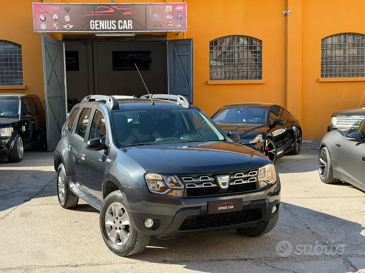 Usata Dacia Duster Lauréate 110 CV (80 kW) 2016 Grigio SUV