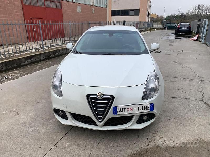 Usata Alfa Romeo Giulietta Progression 105 CV (77 kW) 2011 Bianco Utilitaria