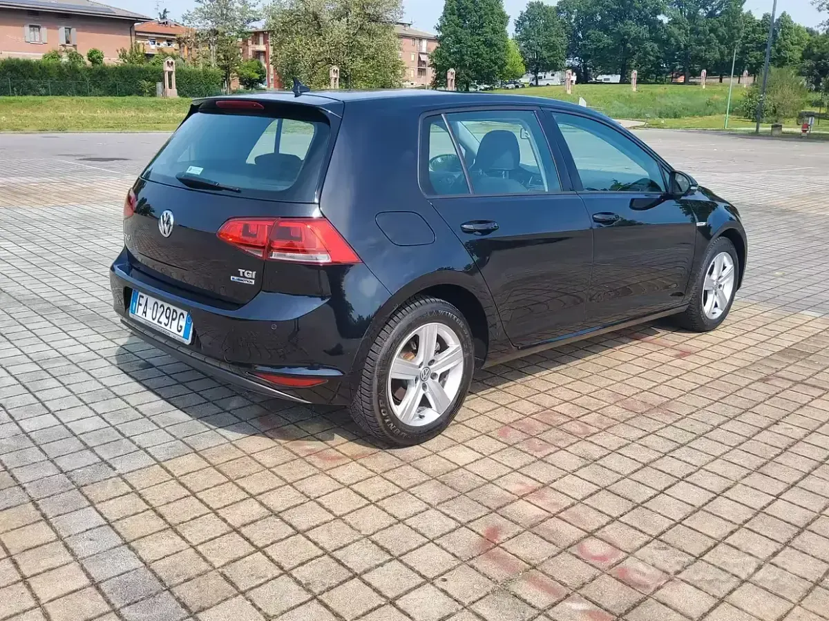 Usado VW Golf VII Comfortline 110 HP (80 kW) 2015 Preto Sedan