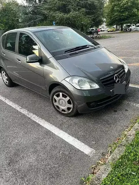 Usata Mercedes A180 109 CV (80 kW) 2011 Grigio Utilitaria