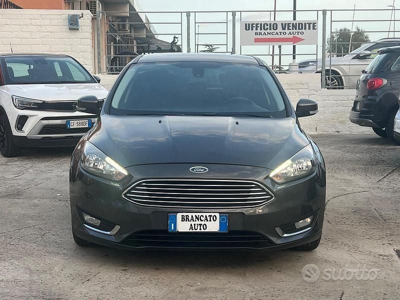 Usata Ford Focus Titanium 125 CV (91 kW) 2016 Grigio Berlina