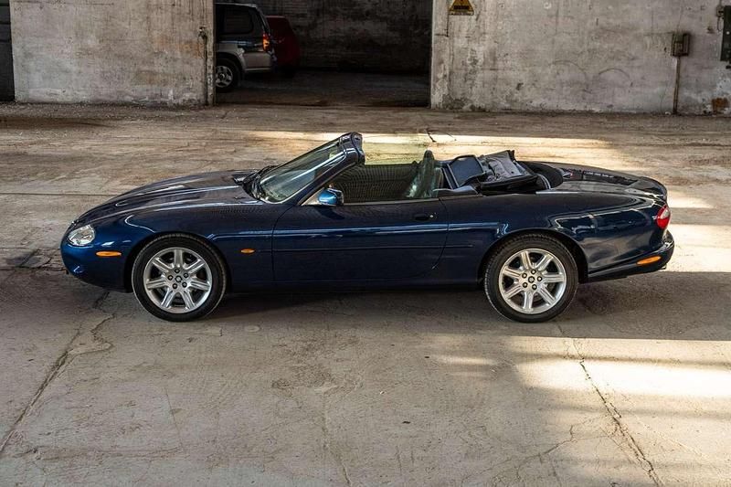 Usata Jaguar XK8 284 CV (208 kW) 2000 Blu Cabrio