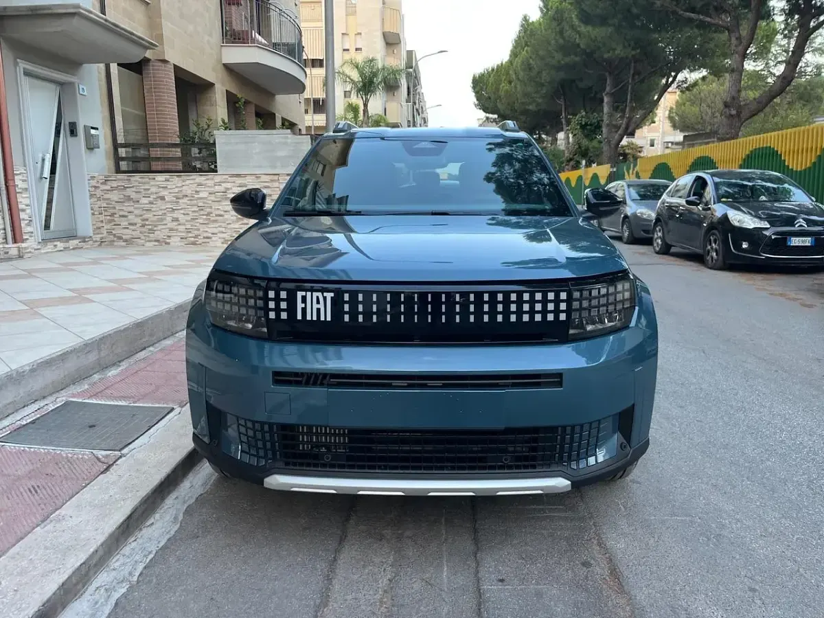 Nuova Fiat Grande Panda Business 100 CV (73 kW) 2026 Blu Utilitaria