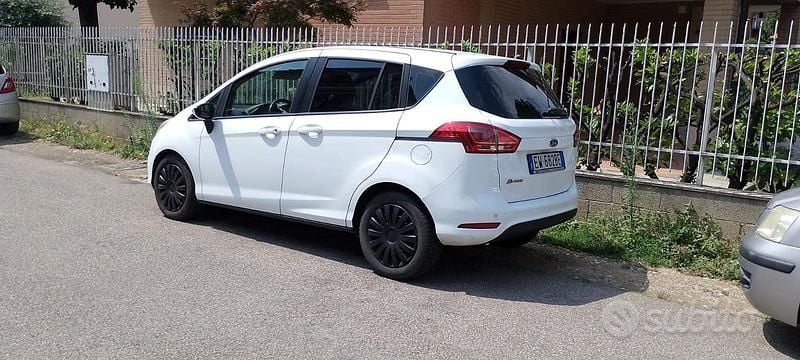Usado Ford B-MAX 95 CV (69 kW) 2014 Blanco Monovolumen