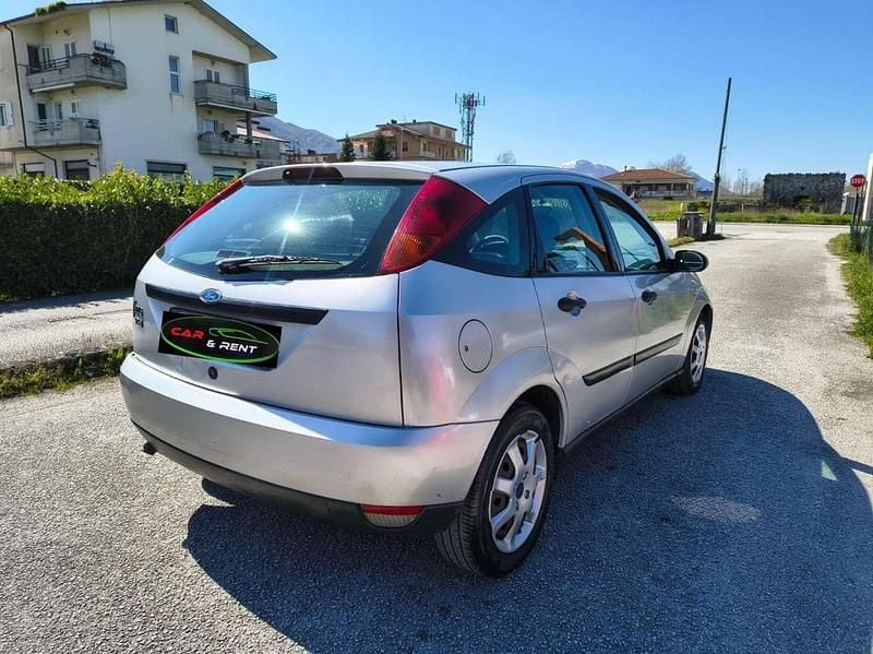 Usata Ford Focus Ghia 90 CV (66 kW) 2001 Argento Berlina