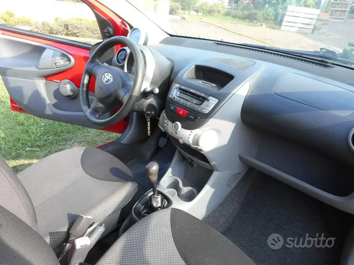 Usata Toyota Aygo 68 CV (50 kW) 2009 Rosso Utilitaria