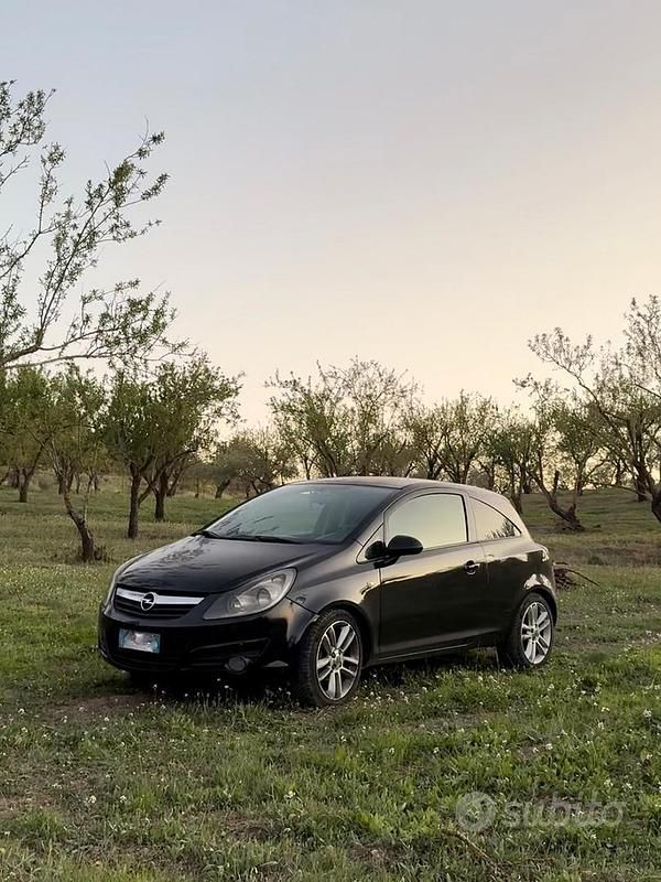 Usata Opel Corsa 75 CV (55 kW) 2009 Nero Utilitaria