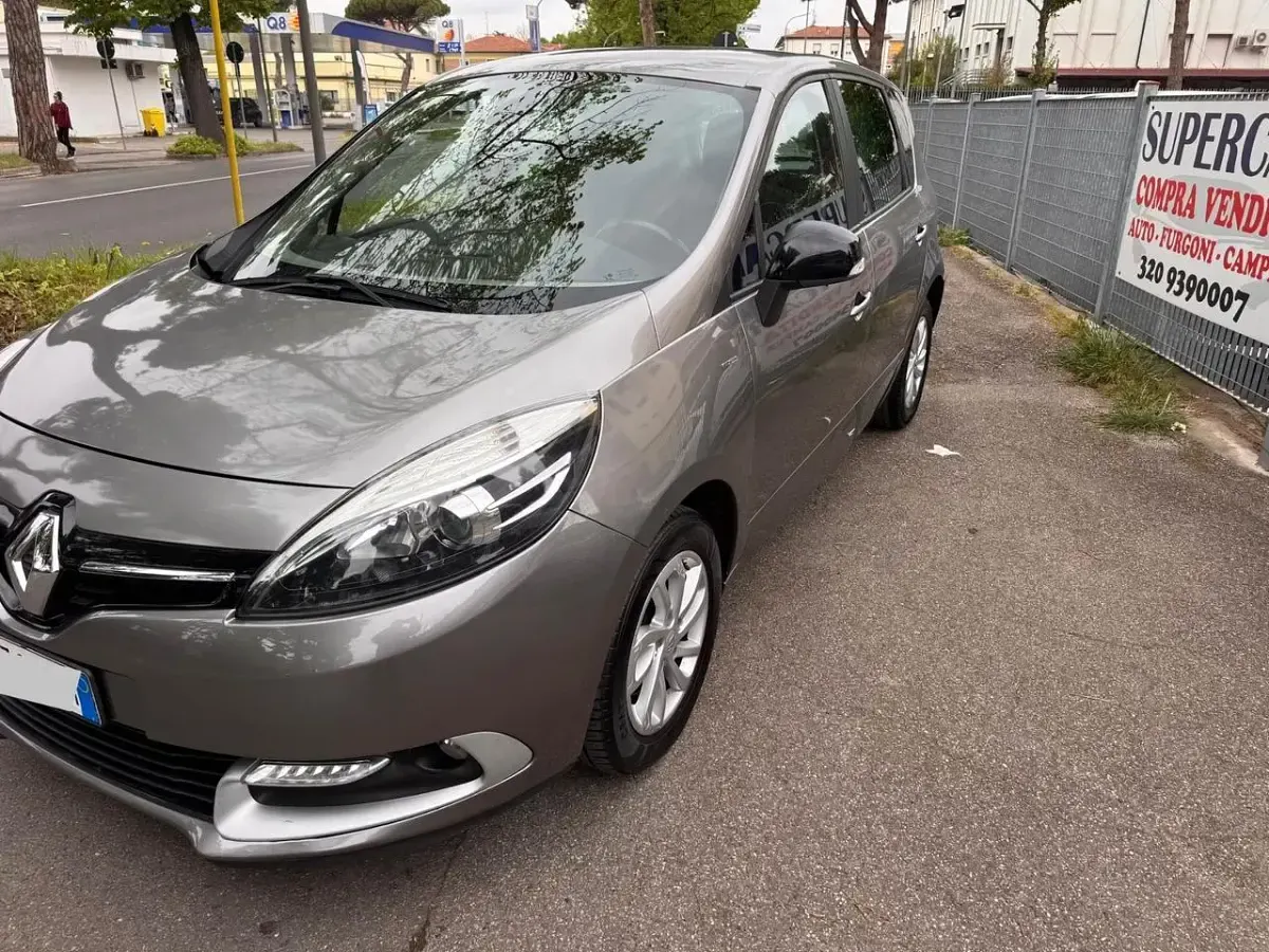 Usata Renault Scénic III XMOD 110 CV (80 kW) 2015 Marrone Monovolume