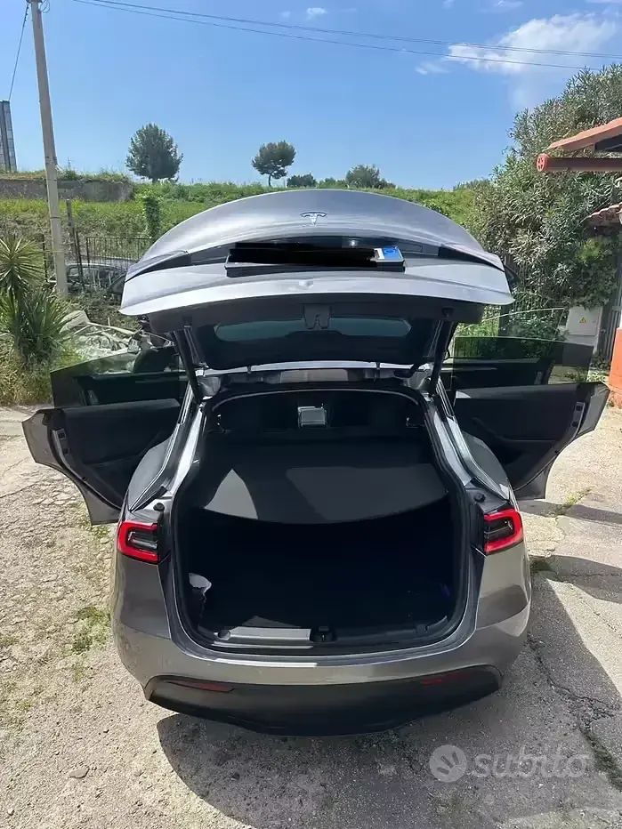 Usata Tesla Model Y Standard Range 250 kW (340 CV) 2024 Grigio SUV