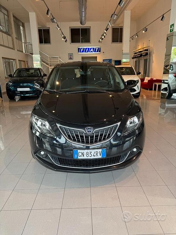 Usata Lancia Ypsilon 69 CV (50 kW) 2023 Nero Utilitaria