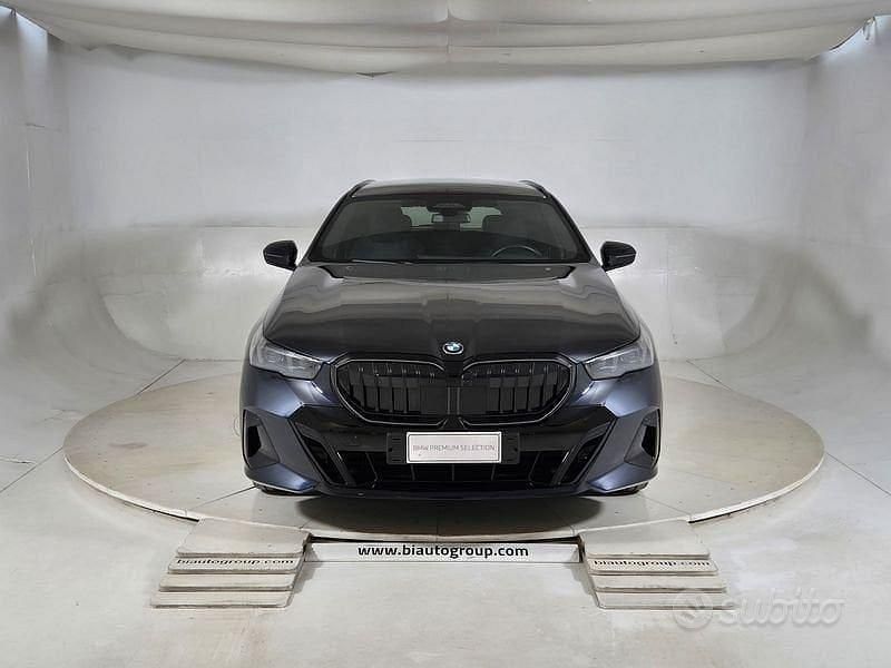 Begagnad BMW 520 M Sport 197 HK (144 kW) 2024 Svart Kombi