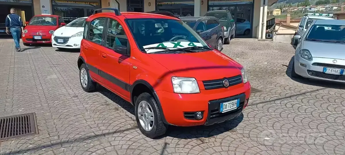 Usado Fiat Panda 4x4 69 CV (50 kW) 2006 Rojo Utilitario