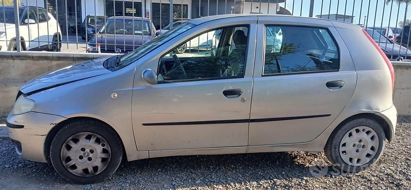 Usata Fiat Punto 69 CV (50 kW) 2004 Grigio Utilitaria
