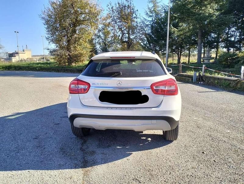 Usata Mercedes GLA180 Business 109 CV (80 kW) 2017 SUV