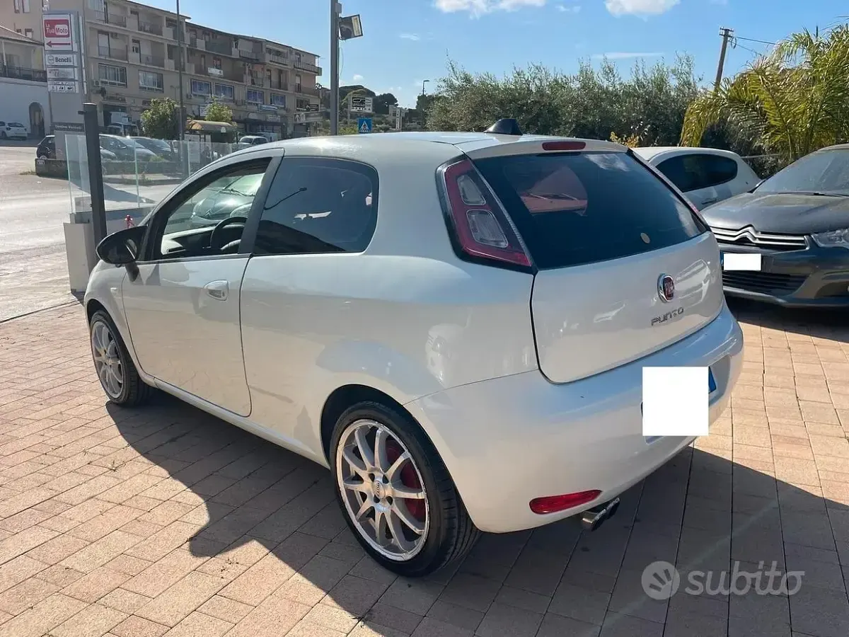 Usata Fiat Grande Punto Sport 75 CV (55 kW) 2012 Bianco Utilitaria