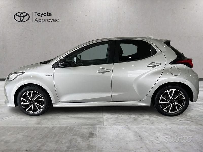 Usata Toyota Yaris Hybrid Lounge 116 CV (85 kW) 2021 Grigio Berlina