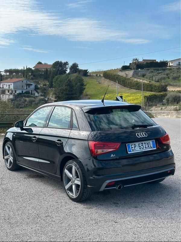Usata 2013 Audi A1 Sportback S-Line Due volumi | 9990 € (Buon prezzo) - Immagine 1/4