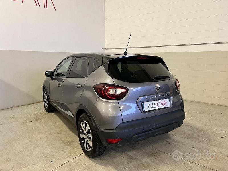 Usata Renault Captur 90 CV (66 kW) 2018 Grigio SUV