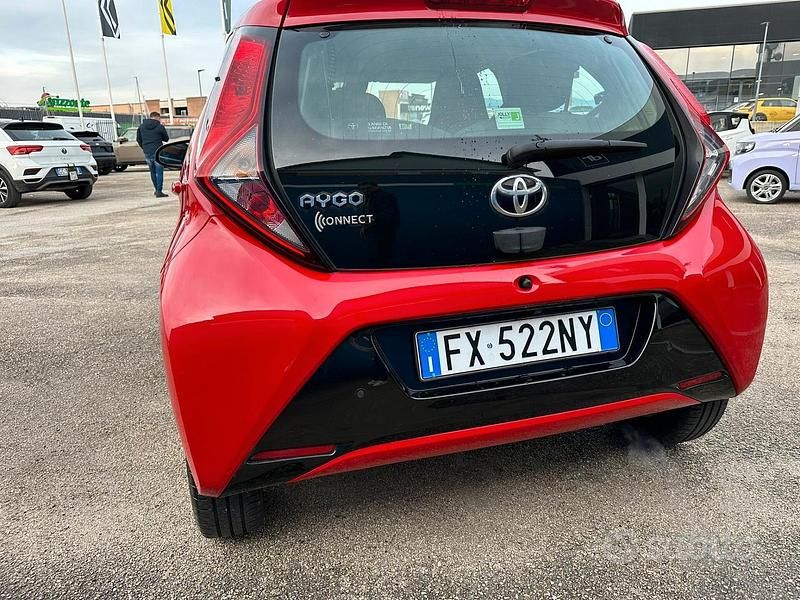 Usata Toyota Aygo X-cite 72 CV (52 kW) 2019 Rosso Utilitaria