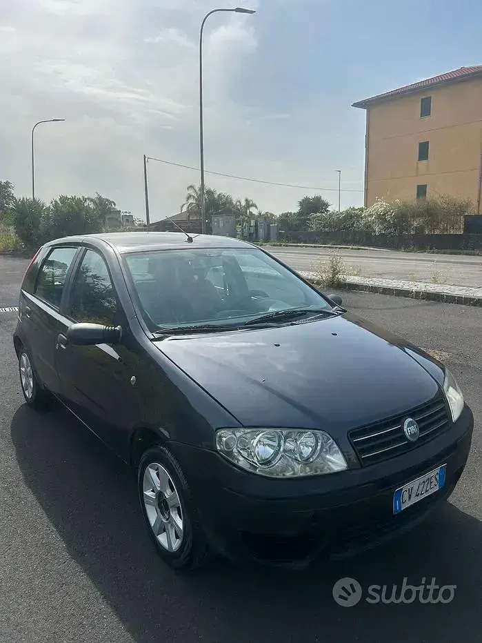 Usata Fiat Punto 60 CV (44 kW) 2005 Grigio Utilitaria