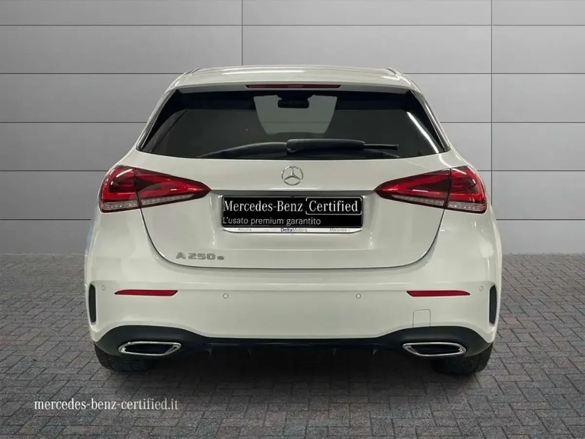 Usata Mercedes A250 Premium 218 CV (160 kW) 2022 Bianco digitale Utilitaria