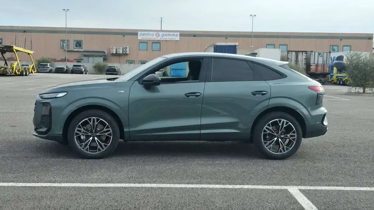 Nuova Audi Q3 Sportback S-Line 150 CV (110 kW) 2026 Verde salvia metallizzato SUV