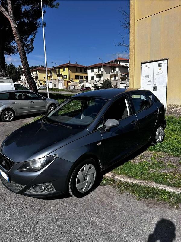 Usata Seat Ibiza Reference 75 CV (55 kW) 2012 Gray Berlina