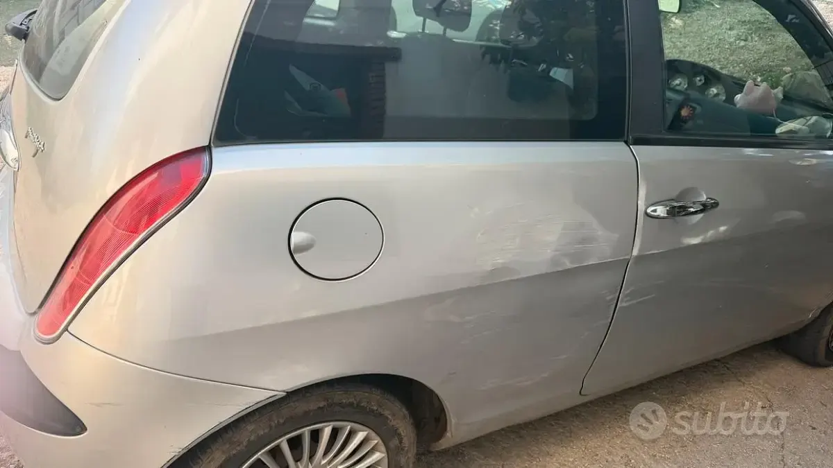Usata Lancia Ypsilon 69 CV (50 kW) 2003 Grigio Utilitaria