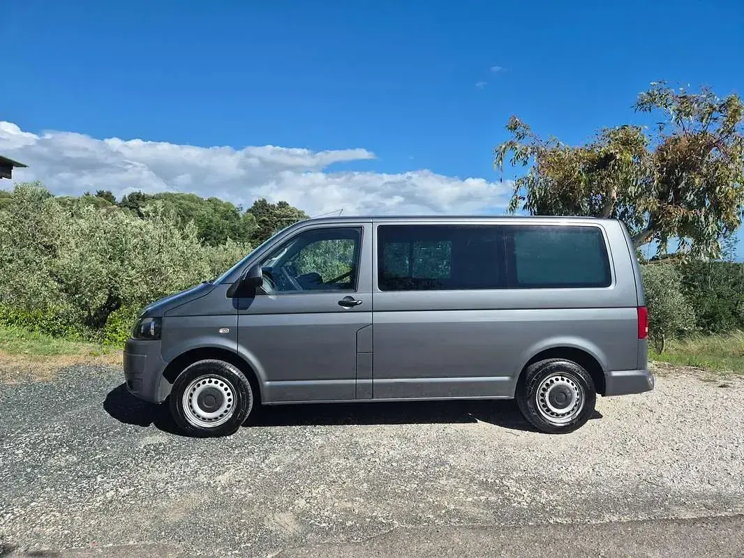 Usata VW Caravelle 102 CV (75 kW) 2012 Grigio Furgone