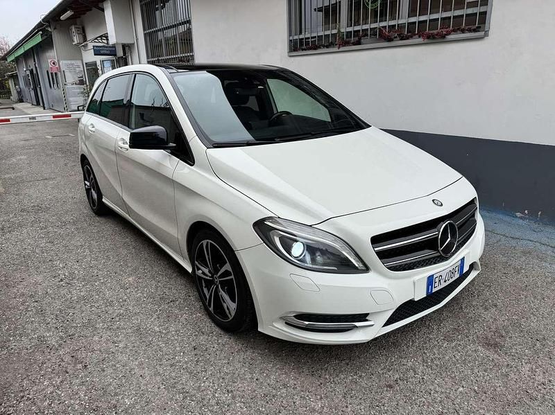 Usata Mercedes B200 Premium 136 CV (100 kW) 2013 Bianco Monovolume