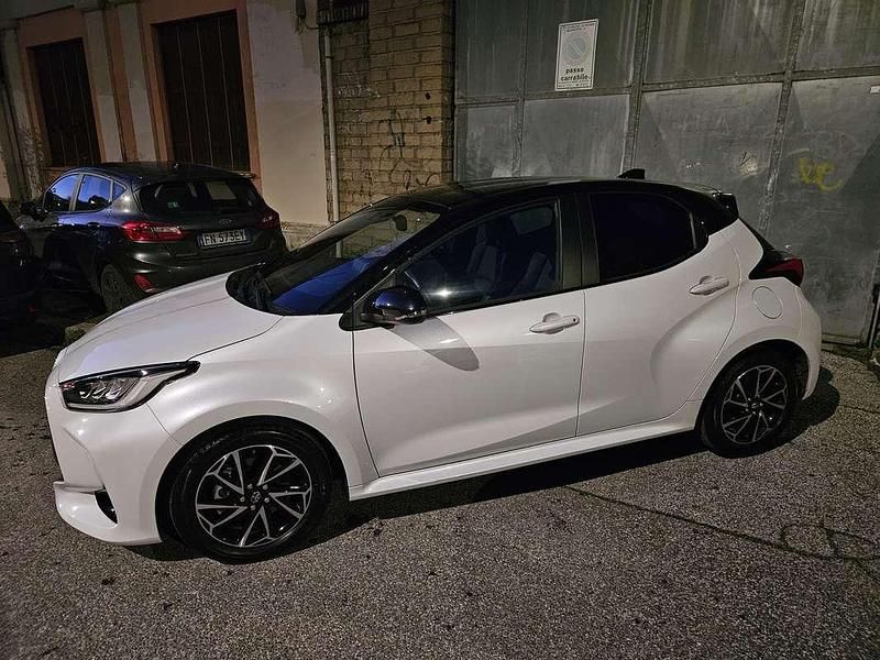 Usata Toyota Yaris Hybrid Style 92 CV (67 kW) 2022 Bianco Berlina