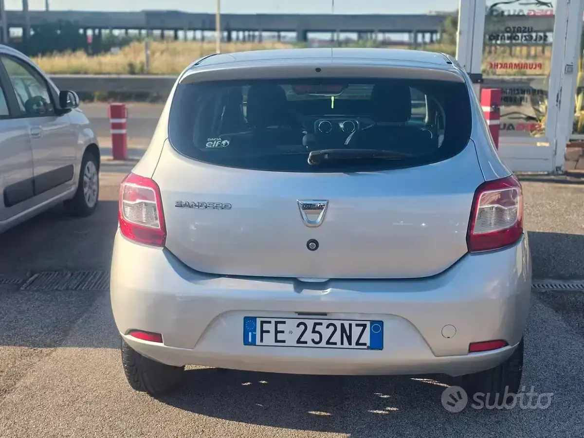 Usata Dacia Sandero Lauréate 90 CV (66 kW) 2016 Grigio Berlina