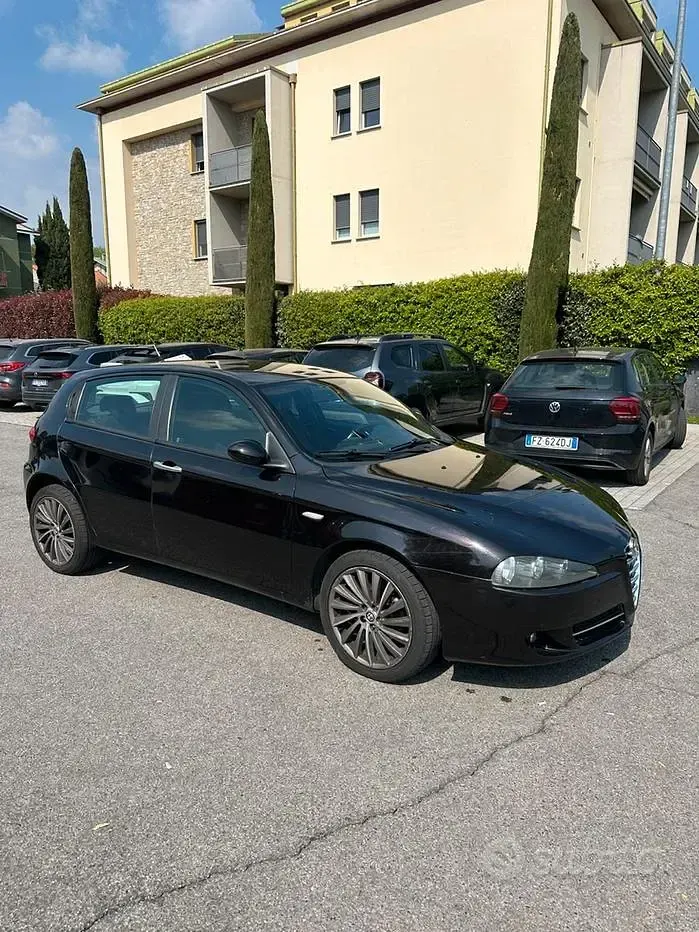 Usata Alfa Romeo 147 105 CV (77 kW) 2009 Nero Utilitaria