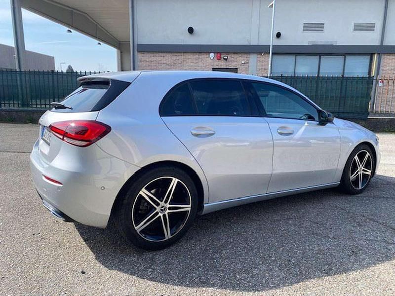 Usata Mercedes A200 150 CV (110 kW) 2020 Argento Utilitaria