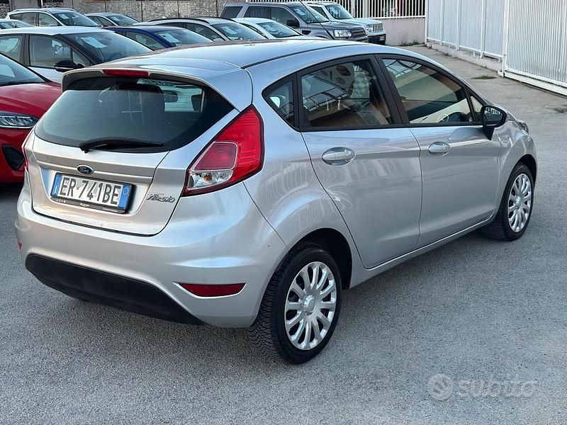 Usata Ford Fiesta Business Edition 97 CV (71 kW) 2013 Grigio Berlina