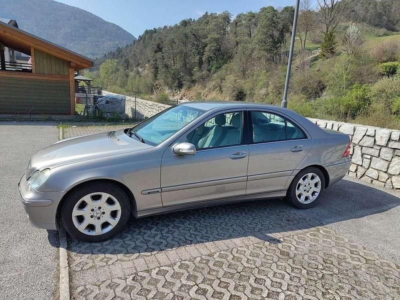 Usata Mercedes C220 Elegance 150 CV (110 kW) 2004 Beige Berlina