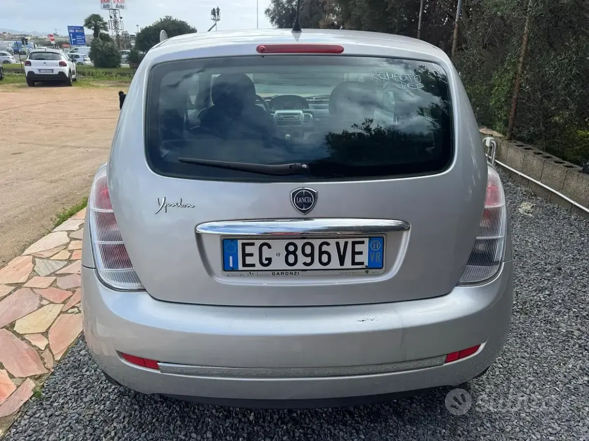 Usata Lancia Ypsilon 69 CV (50 kW) 2011 Grigio Utilitaria