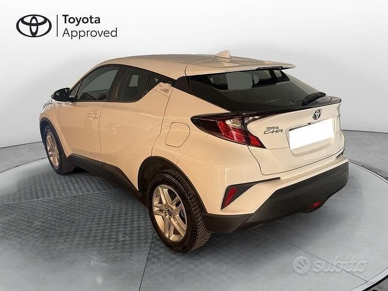 Usata Toyota C-HR Active 122 CV (89 kW) 2021 Bianco SUV
