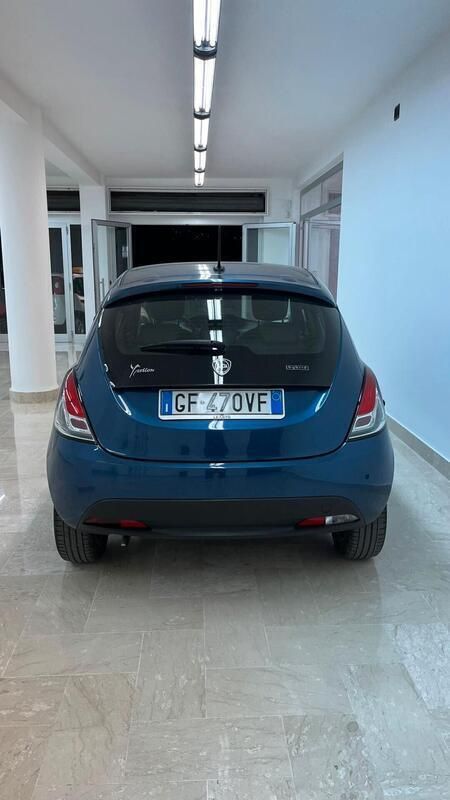 Usata Lancia Ypsilon Silver 69 CV (50 kW) 2021 Blu Utilitaria