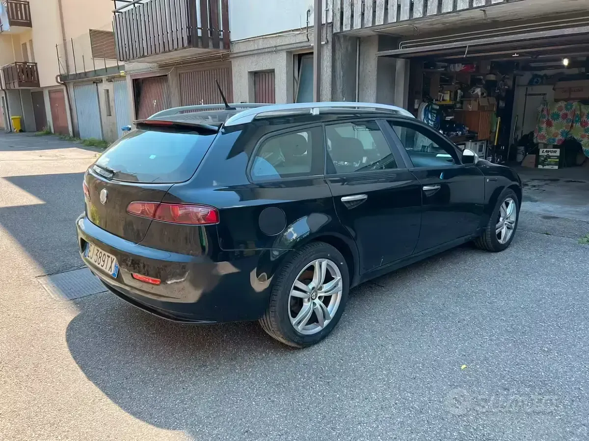 Usata Alfa Romeo 159 Super 136 CV (100 kW) 2011 Nero Station wagon