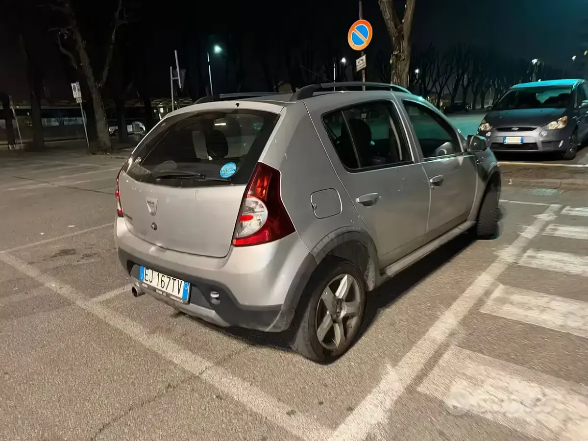 Usata Dacia Sandero Stepway 84 CV (61 kW) 2012 Grigio Berlina