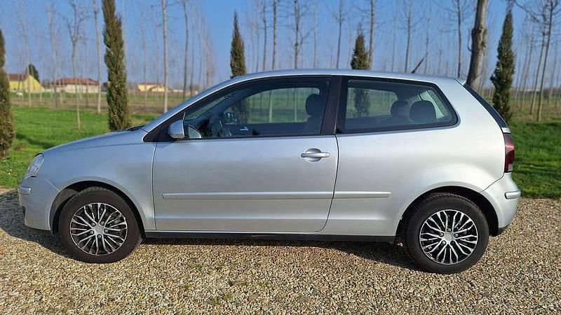Usata VW Polo 64 CV (47 kW) 2005 Argento Utilitaria