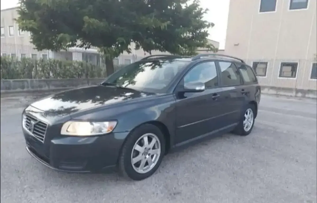 Usata Volvo V50 109 CV (80 kW) 2010 Grigio Station wagon