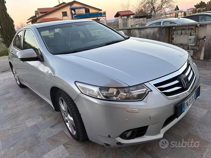 Usata Honda Accord 180 CV (132 kW) 2012 Grigio Berlina