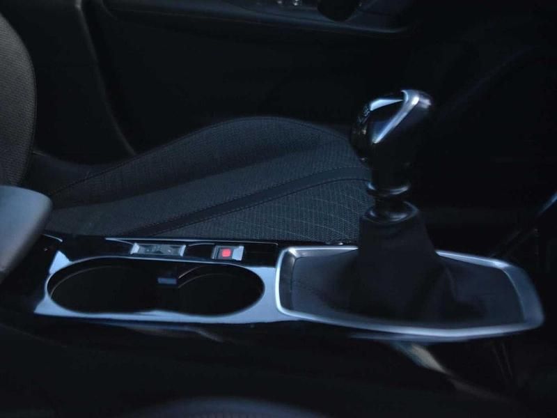 Usata Peugeot 2008 Allure 101 CV (74 kW) 2025 Grigio SUV