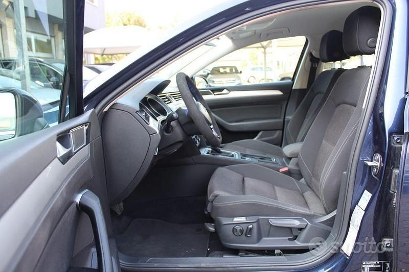 Usata VW Passat Comfortline 120 CV (88 kW) 2017 Blu Station wagon
