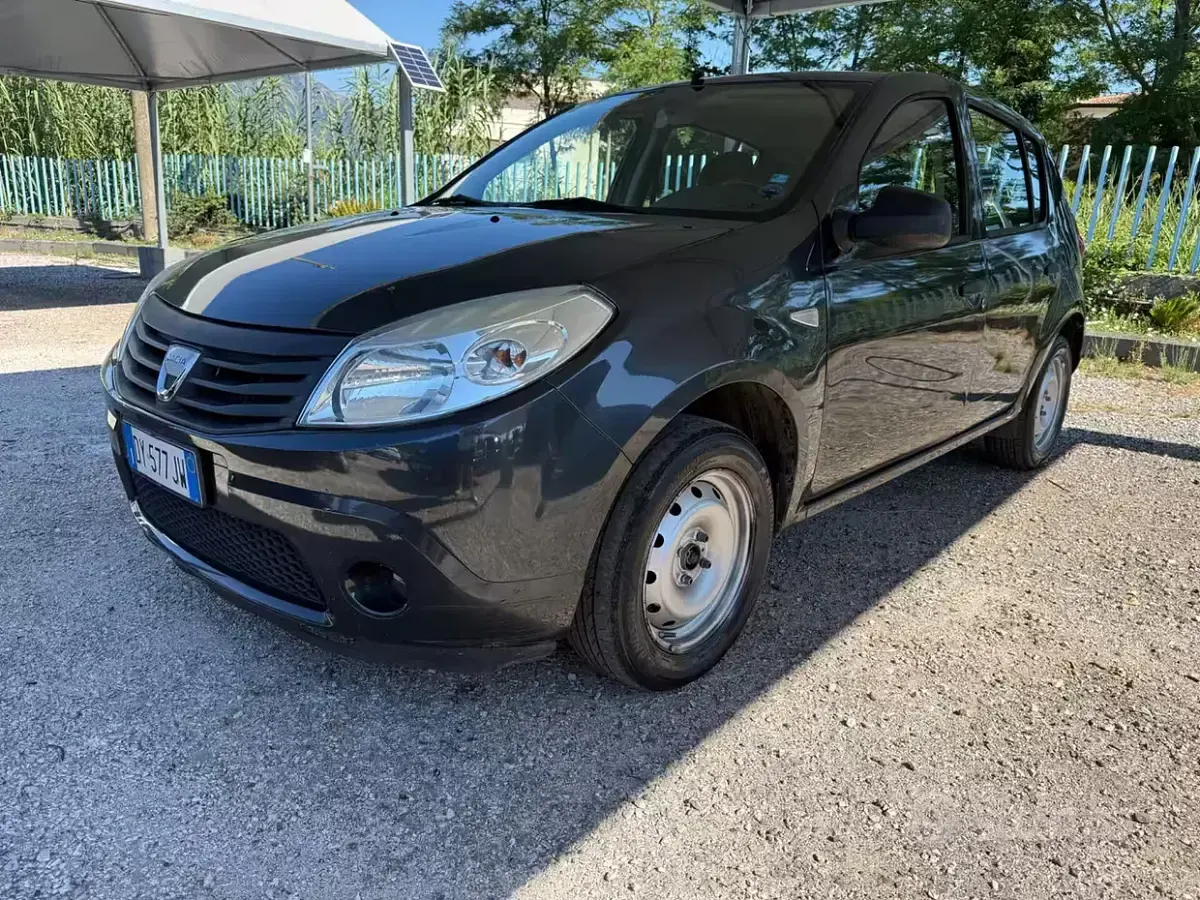 Usata Dacia Sandero 72 CV (52 kW) 2009 Grigio Berlina