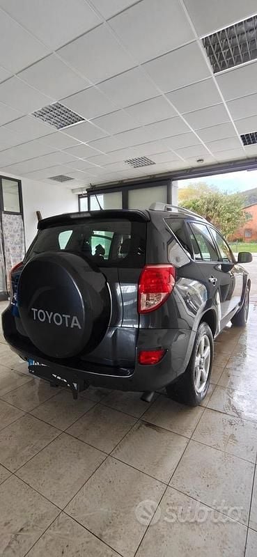 Usata Toyota RAV4 Luxury 177 CV (130 kW) 2006 Grigio SUV