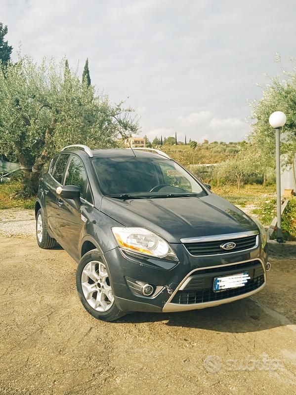 Usata Ford Kuga 136 CV (100 kW) 2010 Grigio SUV